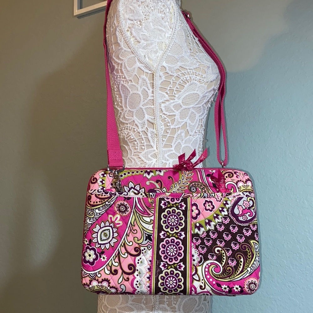 Like New Vera Bradley Hard Berry Paisley Mini Computer Ipad Tablet Case